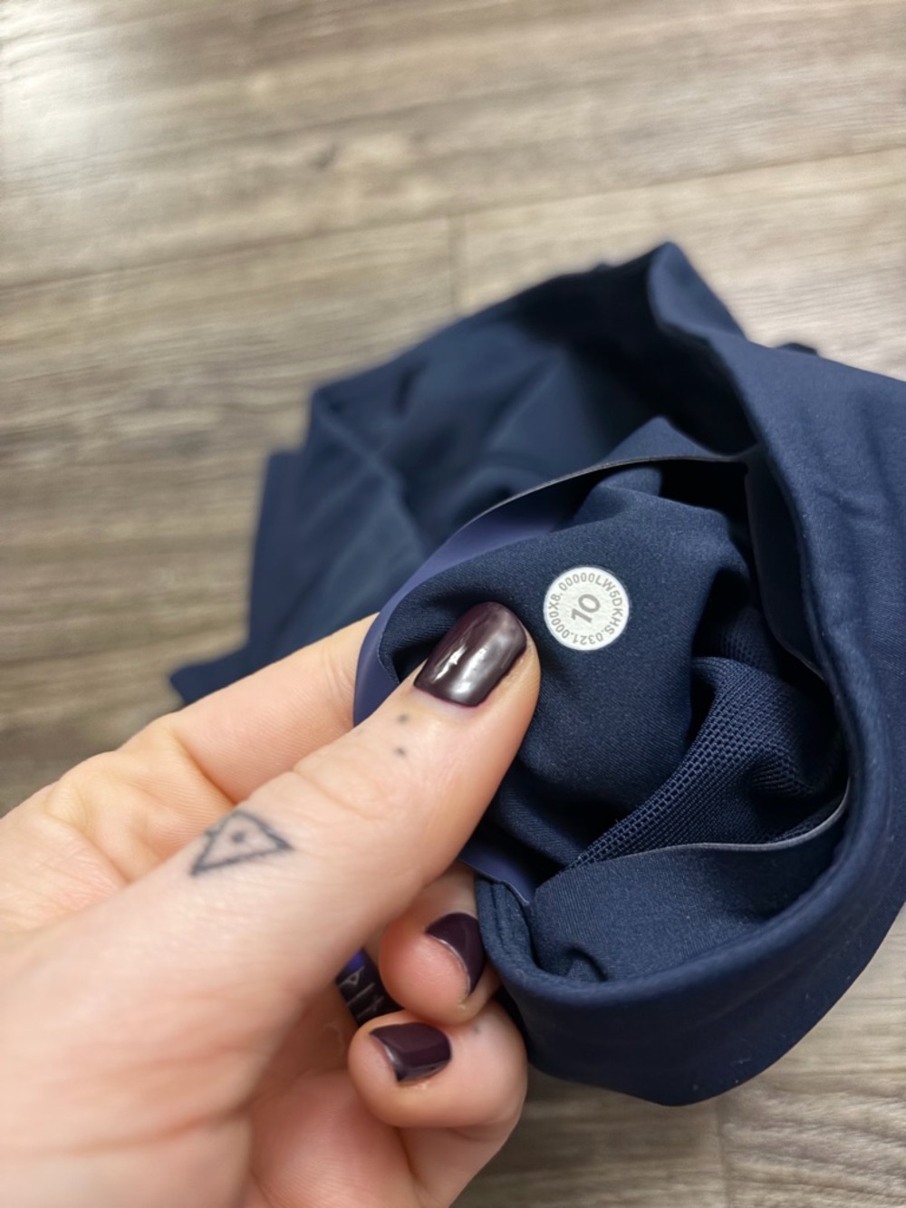 Lululemon Base Pace High-Rise Tight 25"
(True Navy) Size 10 - Picture 3 of 8